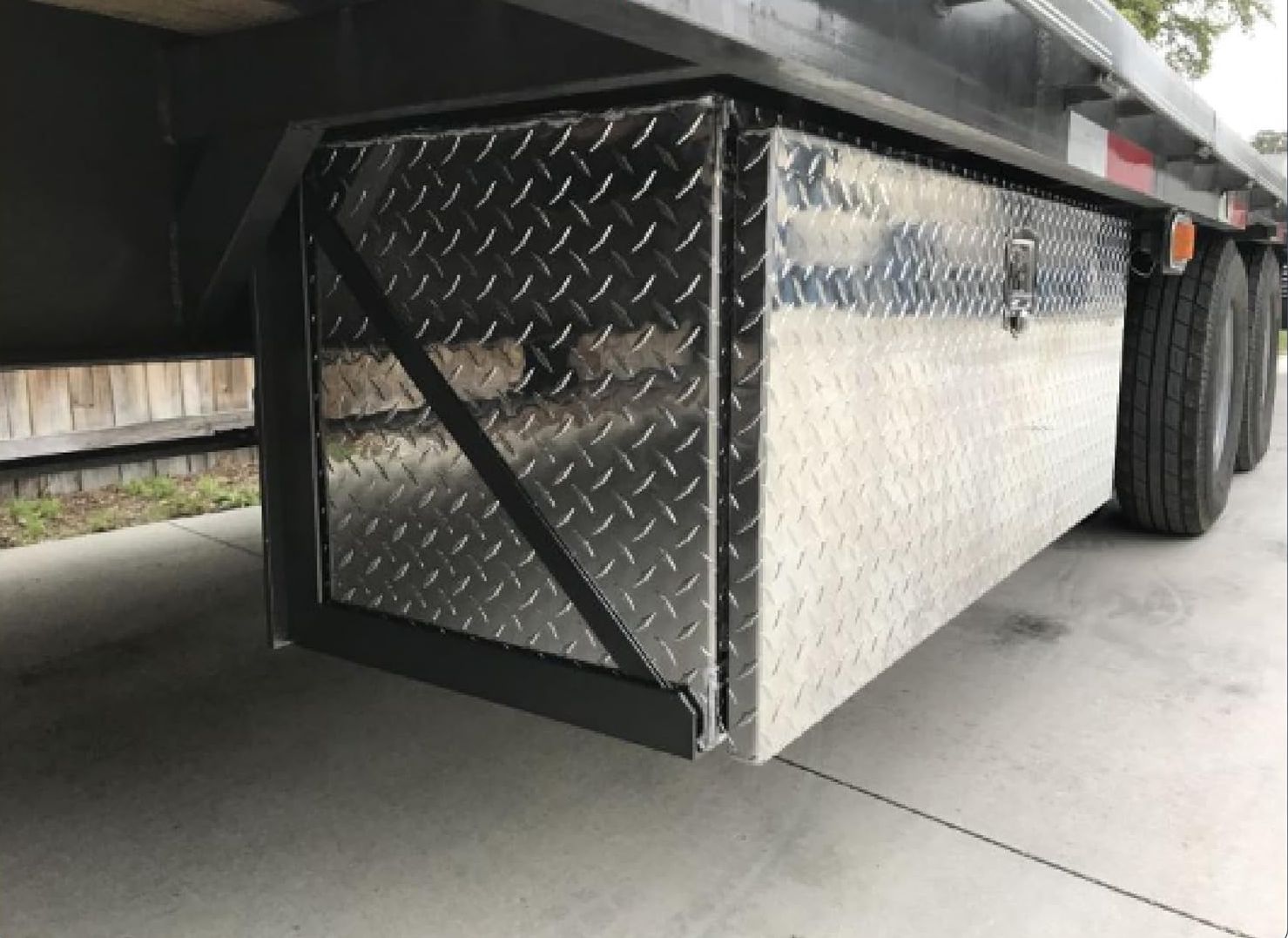 steel toolbox brackets application