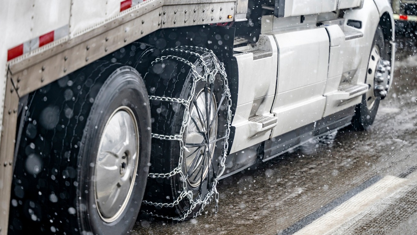 Required,Chains,For,Better,Grip,On,Slippery,Road,Surfaces,On